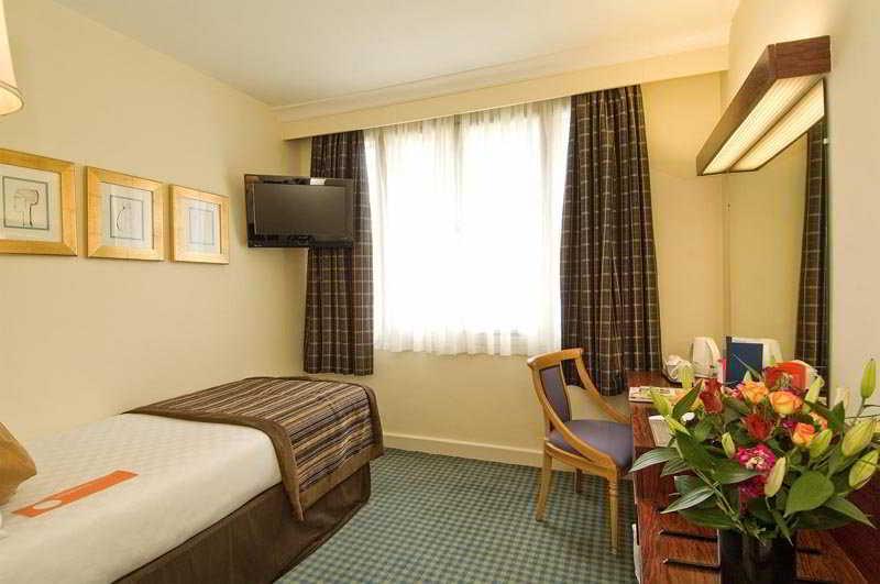 Thistle Euston London Room photo